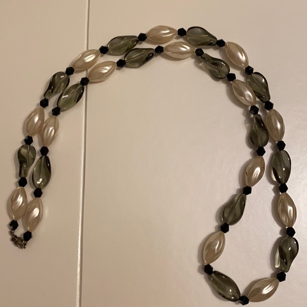Gorgeous “pearl and black glass” beads necklace